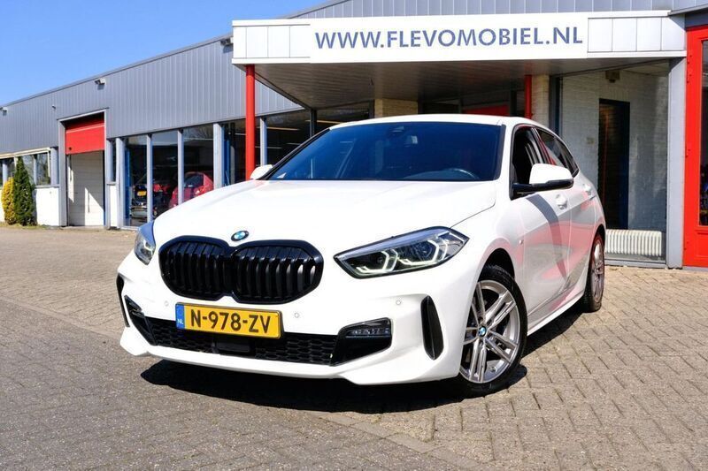 Weiß Gebraucht 2022 BMW 118 M Sport Kleinwagen | 20.450 € (Superpreis) - Bild 1/4