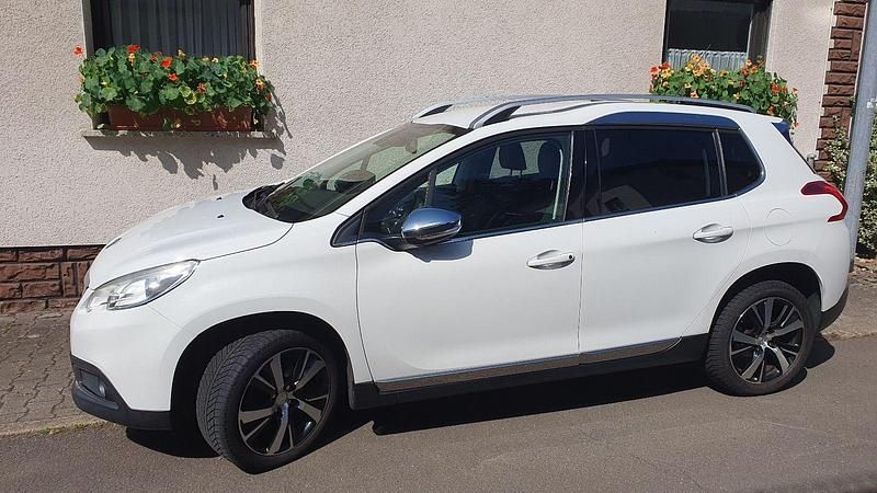Weiß Gebraucht 2015 Peugeot 2008 Allure SUV | 4.500 € (Guter Preis) - Bild 1/3