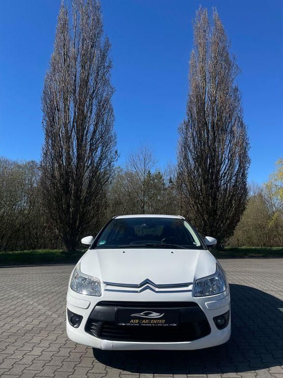 Weiß Gebraucht 2010 Citroën C4 Style Limousine | 2.695 € (Etwas zu teuer) - Bild 1/4
