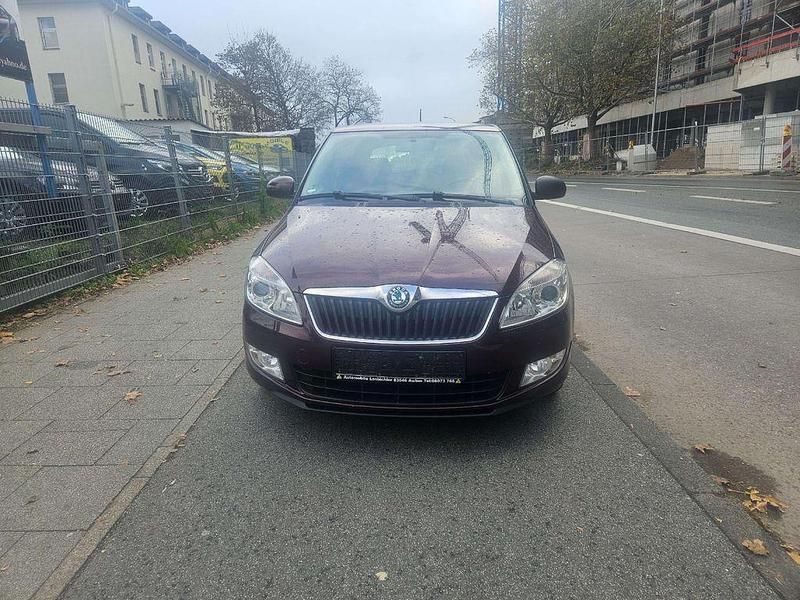 Braun Gebraucht 2012 Skoda Fabia Family Kleinwagen | 7.999 € (Etwas zu teuer) - Bild 1/4