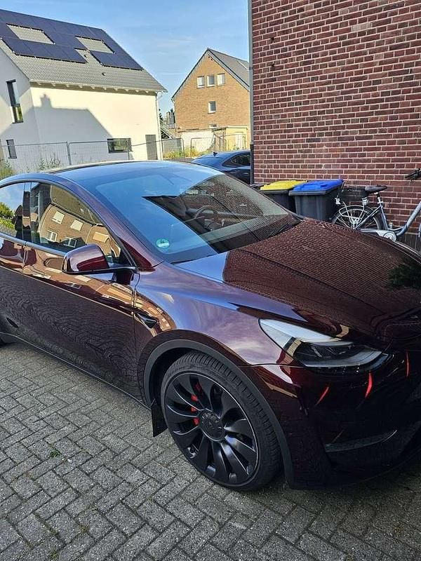 Gebraucht 2023 Tesla Model Y Performance SUV | 46.000 € (Teuer) - Bild 1/4