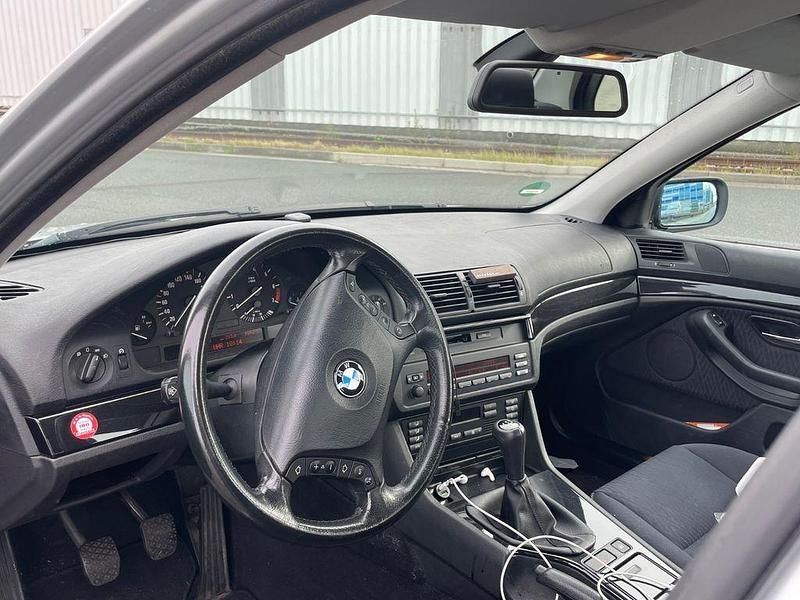 Gebraucht BMW 520 170 PS (125 kW) 2001 Silber Limousine