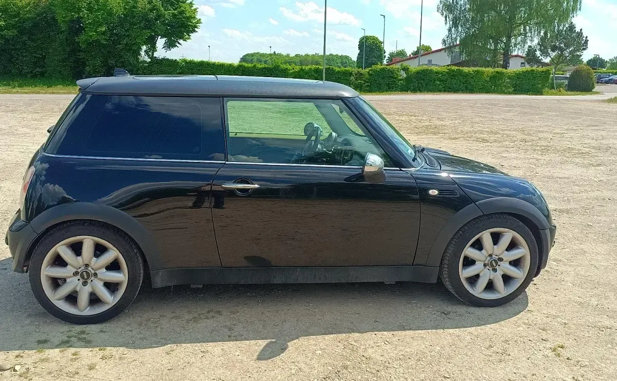 Używany Mini Cooper 116 KM (85 kW) 2004 Czarny Hatchback
