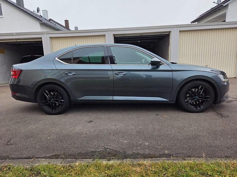 Gebraucht Skoda Superb Ambition 190 PS (139 kW) 2015 Grau Limousine