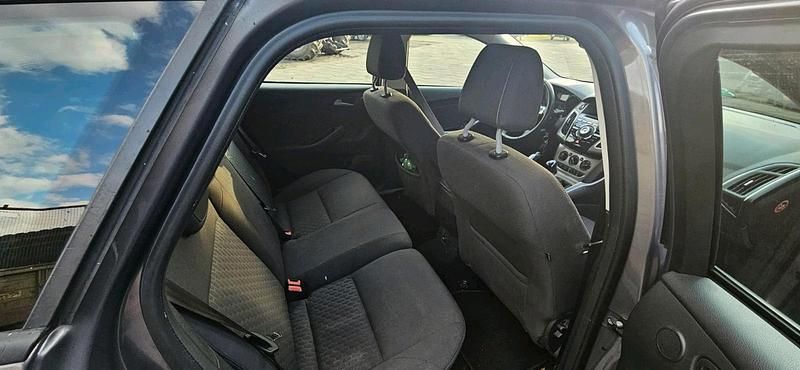 Braun Gebraucht 2012 Ford Focus Kombi | 2.500 € (Superpreis) - Bild 1/4