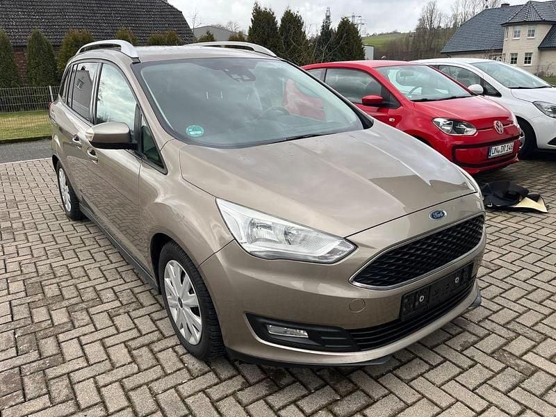 Gebraucht Ford Grand C-Max Cool & Connect 125 PS (91 kW) 2019 Silber Van / Kleinbus