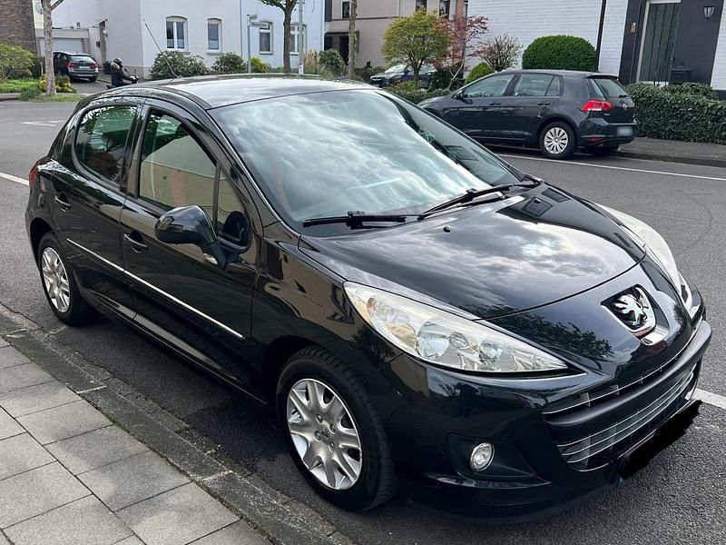 Gebraucht Peugeot 207 73 PS (53 kW) 2011 Schwarz Limousine