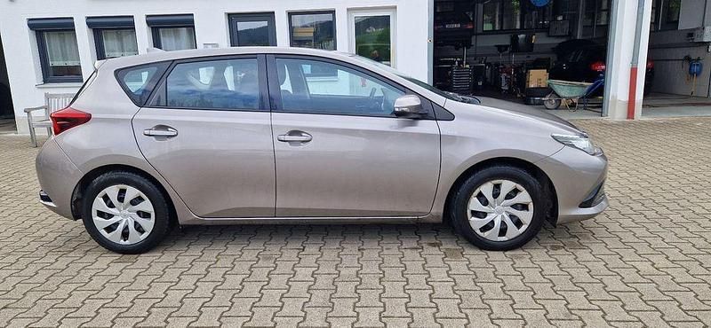 Gebraucht Toyota Auris Cool 99 PS (72 kW) 2016 Grau Limousine
