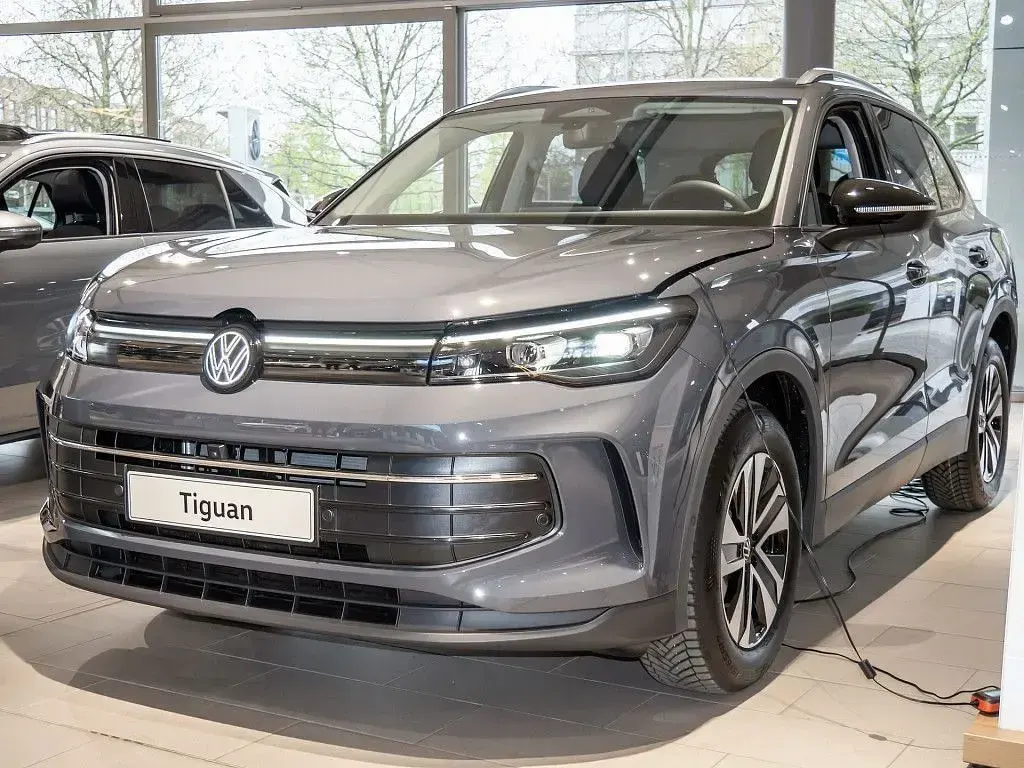 Neu VW Tiguan 150 PS (110 kW) 2026 Grau SUV