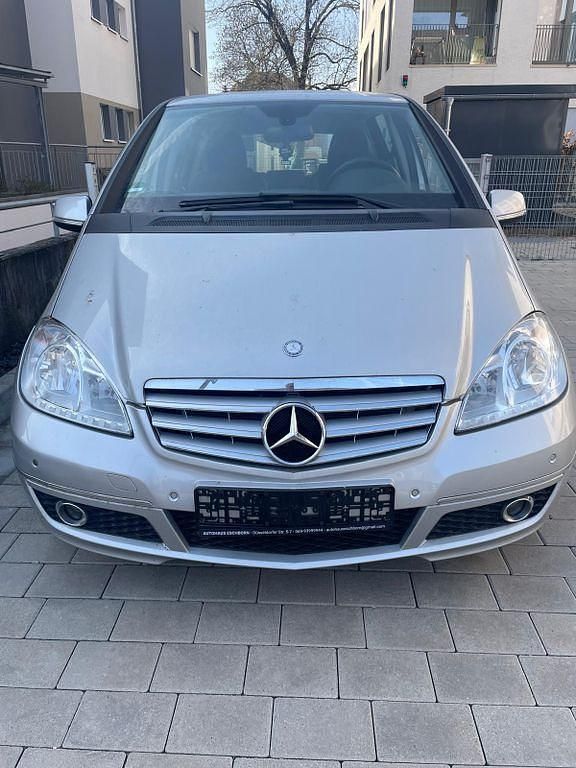 Gebraucht Mercedes A160 Avantgarde 95 PS (69 kW) 2011 Silber Limousine