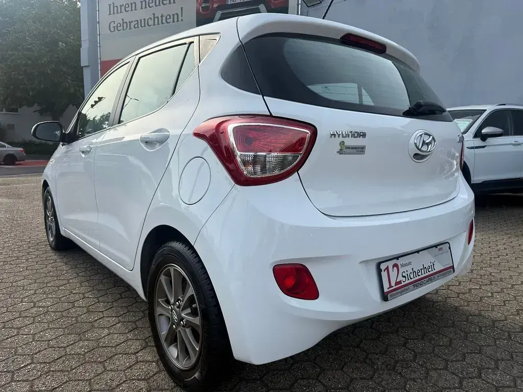 Gebraucht Hyundai i10 Edition 67 PS (49 kW) 2015 Weiß Kleinwagen