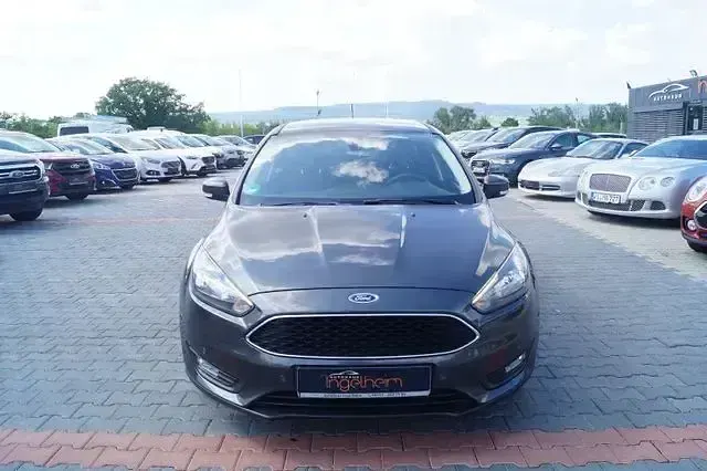 Gebraucht Ford Focus Cool & Connect 125 PS (91 kW) 2018 Andere Limousine