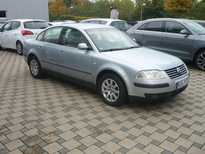 Gebraucht VW Passat Trendline 131 PS (96 kW) 2002 Blau Limousine