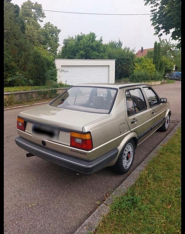 Brugt VW Jetta 90 HK (66 kW) 1988 Guld Sedan