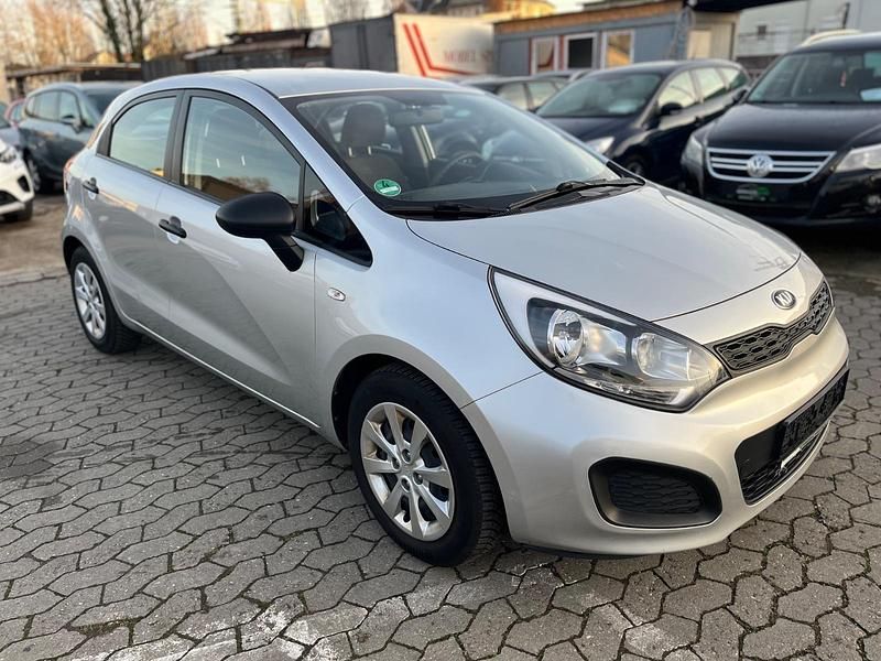Second-hand Kia Rio 85 CP (62 kW) 2013 Argintiu Hatchback