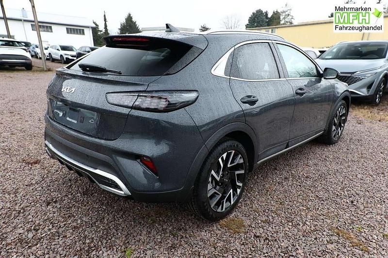 Neu Kia XCeed 150 PS (110 kW) 2026 Pentametal metallic SUV