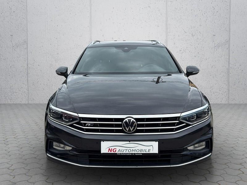 Gebraucht VW Passat R-line 200 PS (147 kW) 2021 Grau Kombi