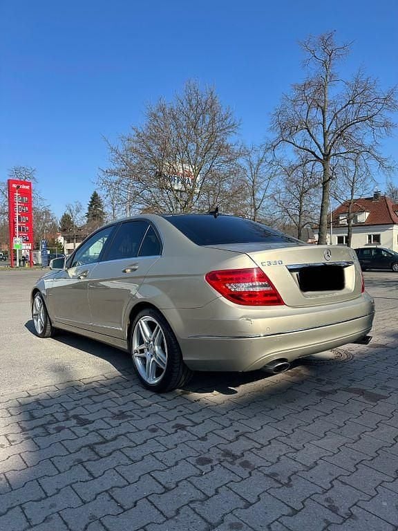 Gebraucht Mercedes C350 Elegance 306 PS (225 kW) 2012 Beige Limousine