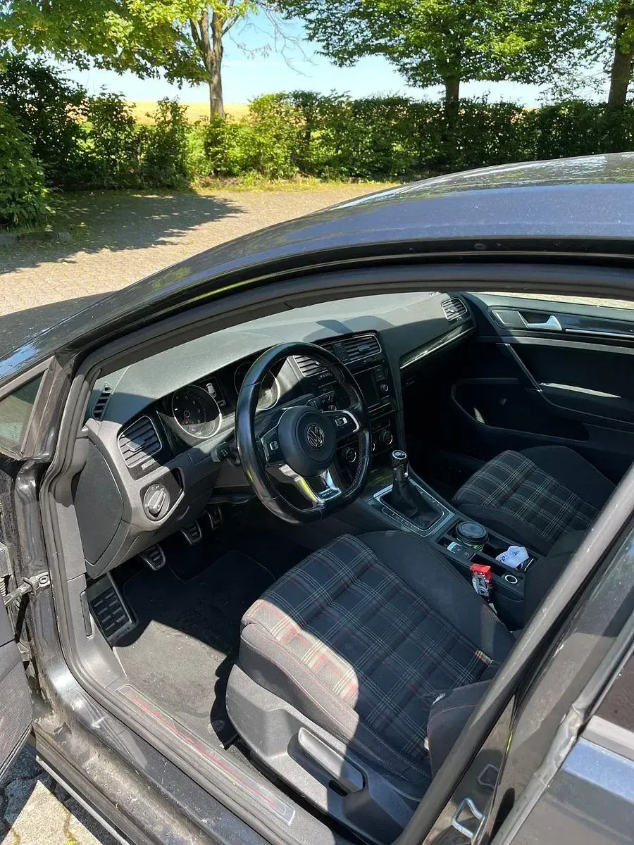 Gebraucht VW Golf VII GTI 220 PS (161 kW) 2015 Grau Limousine