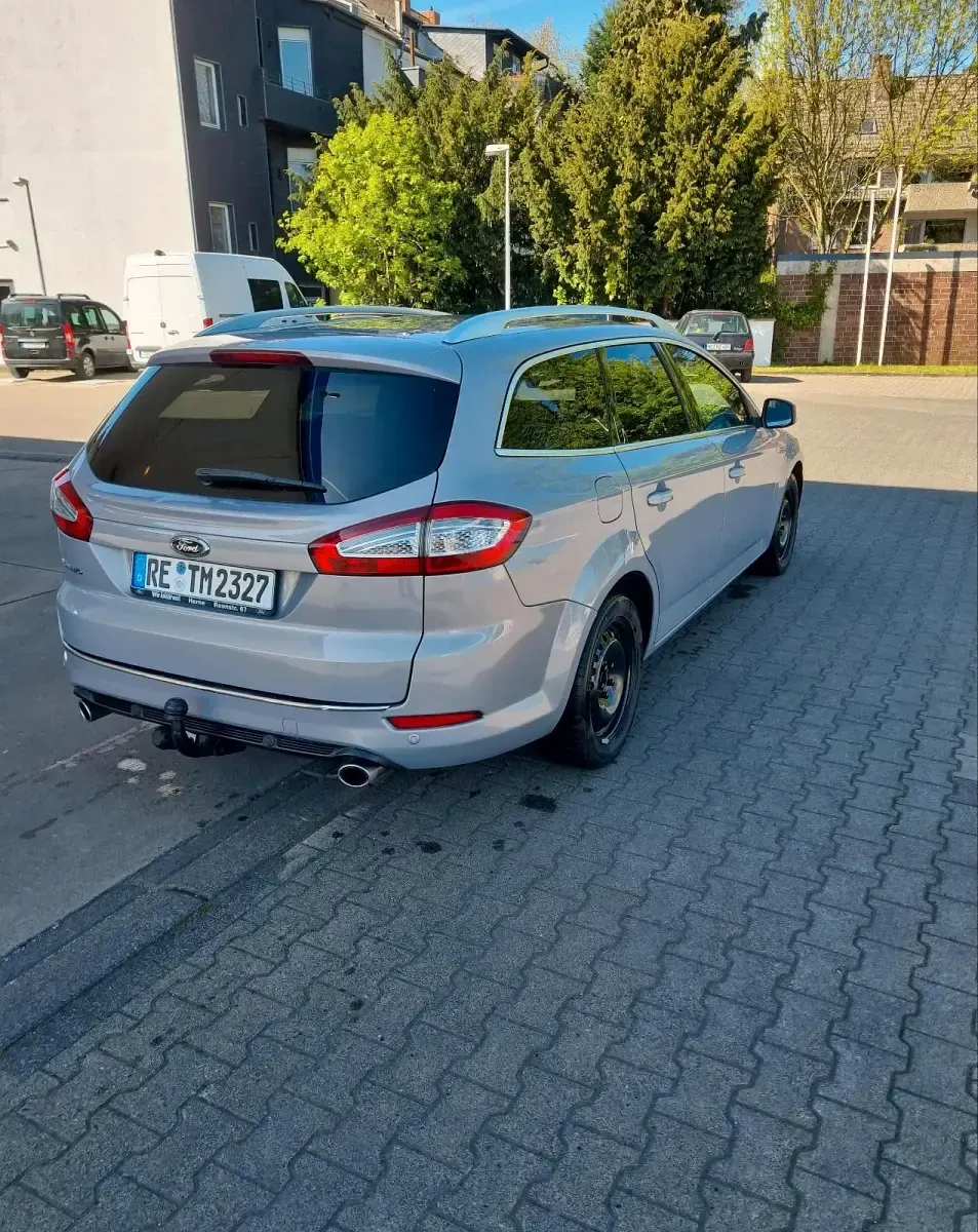 Gebraucht Ford Mondeo 200 PS (147 kW) 2011 Silber Kombi