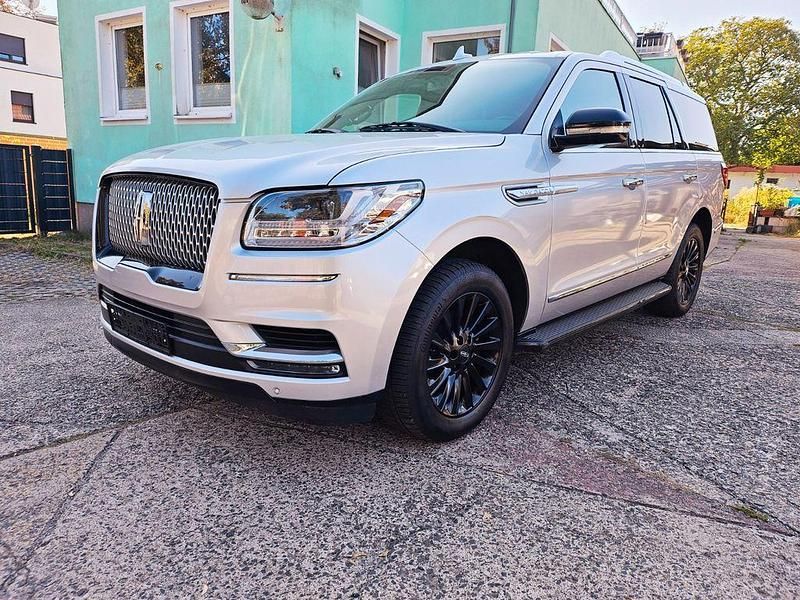 Silber Gebraucht 2020 Lincoln Navigator SUV | 36.998 € - Bild 1/4