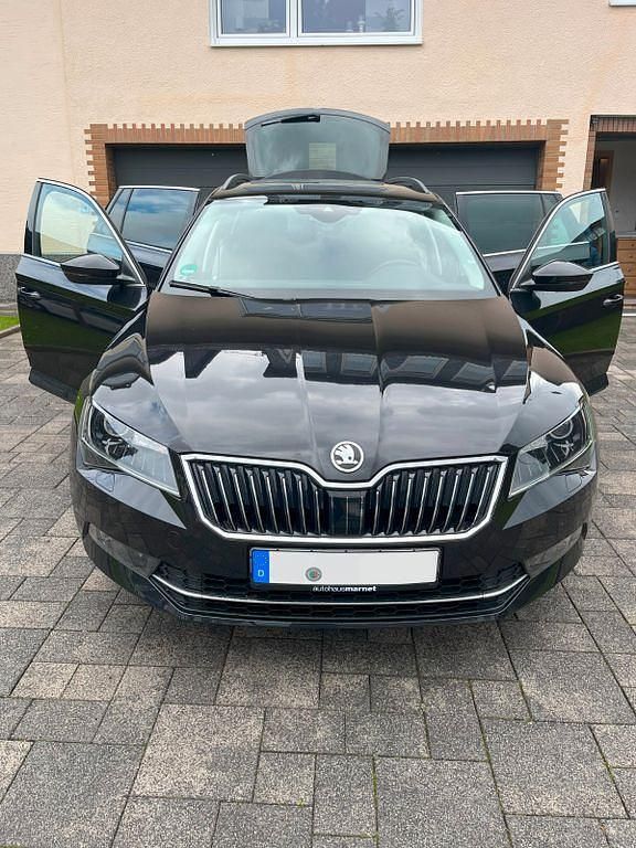 Schwarz Gebraucht 2018 Skoda Superb Ambition Kombi | 22.900 € (Etwas zu teuer) - Bild 1/4