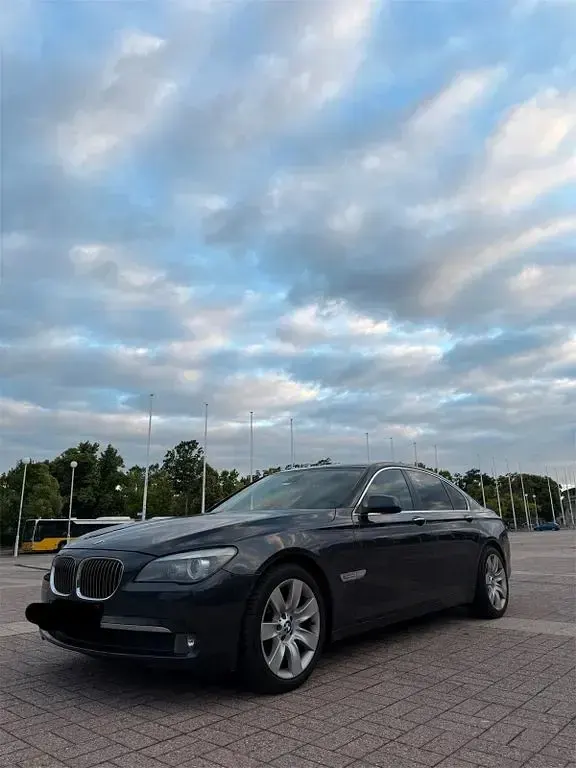 Gebraucht BMW 730 245 PS (180 kW) 2011 Schwarz Limousine