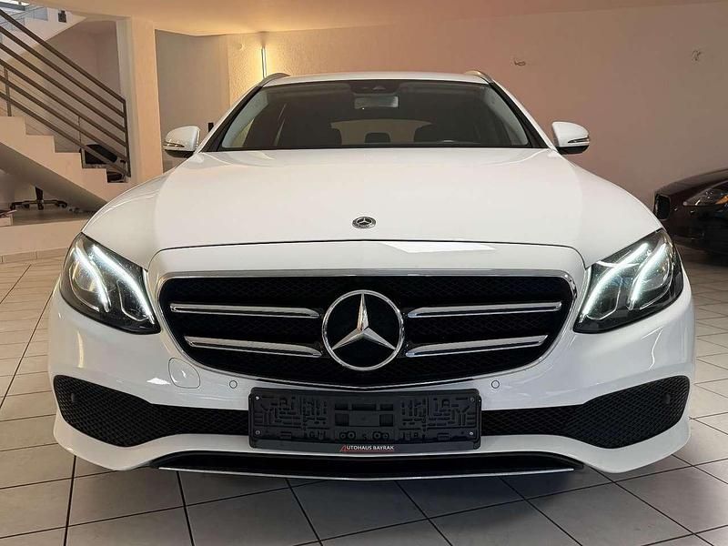 Gebraucht Mercedes E220 194 PS (142 kW) 2019 Weiß Kombi