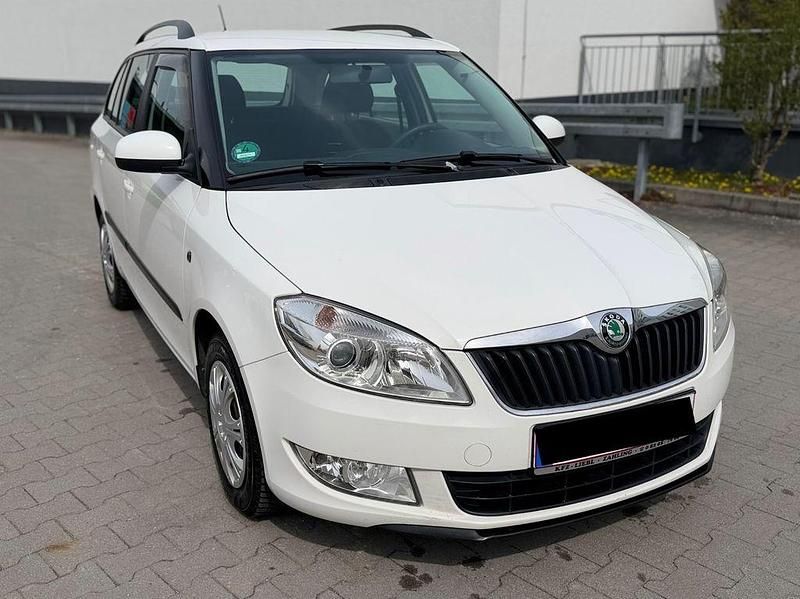 Gebraucht Skoda Fabia 86 PS (63 kW) 2010 Weiß Limousine