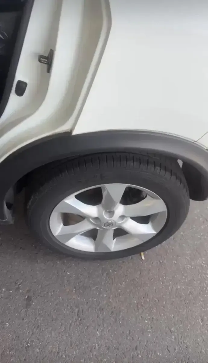 Second-hand Nissan Juke 117 CP (86 kW) 2013 Alb SUV