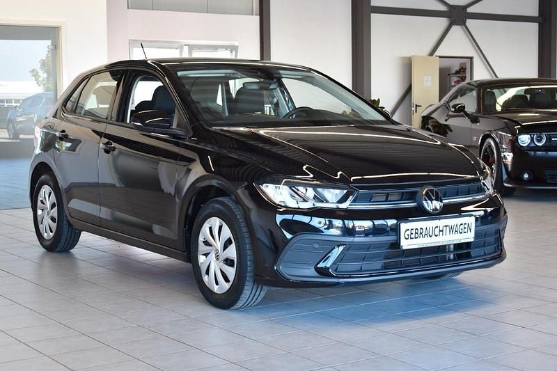 Schwarz Gebraucht 2022 VW Polo Life Kleinwagen | 16.999 € (Fairer Preis) - Bild 1/4