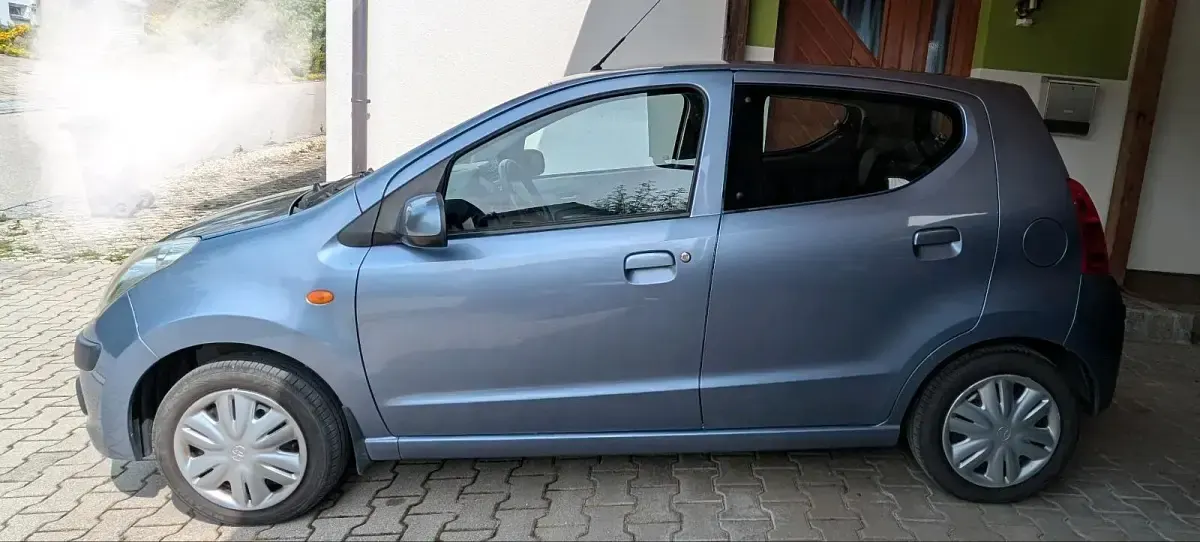 Gebraucht Nissan Pixo 68 PS (50 kW) 2009 Violet Kleinwagen