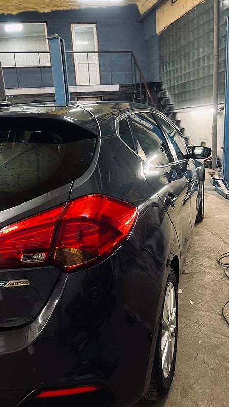 Gebraucht Kia Ceed 100 PS (73 kW) 2015 Grau Kleinwagen