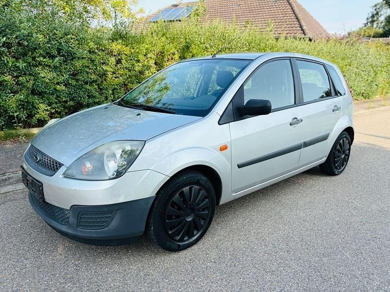 Silber Gebraucht 2006 Ford Fiesta Ambiente Kleinwagen | 1.490 € (Guter Preis) - Bild 1/4
