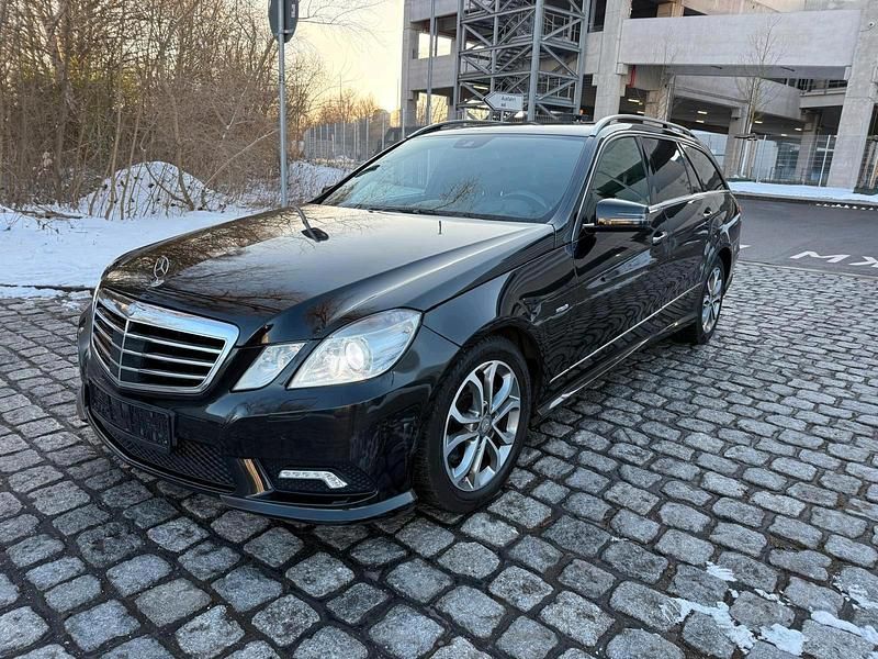 Gebraucht Mercedes E220 AMG 170 PS (125 kW) 2011 Schwarz Kombi