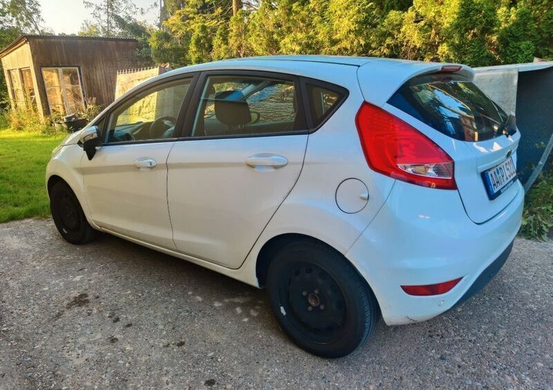 Weiß Gebraucht 2012 Ford Fiesta Trend Kleinwagen | 5.500 € (Fairer Preis) - Bild 1/4