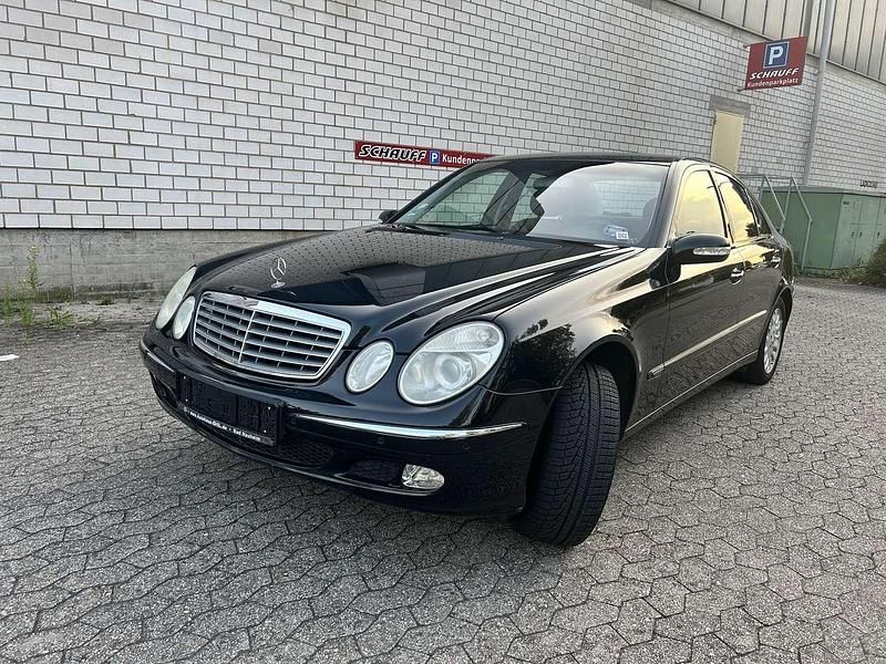 Schwarz Gebraucht 2005 Mercedes E200 Limousine | 5.499 € (Fairer Preis) - Bild 1/4