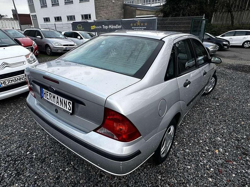 Gebraucht Ford Focus Trend 101 PS (74 kW) 2003 Grau Limousine