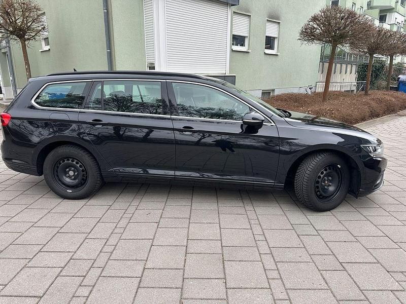 Gebraucht VW Passat Business 150 PS (110 kW) 2022 Schwarz Kombi