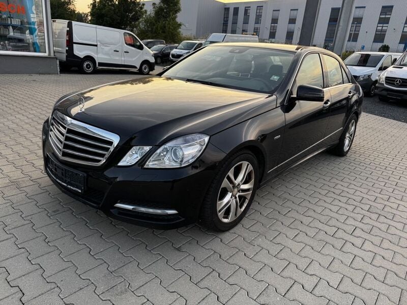 Schwarz Gebraucht 2012 Mercedes E200 Avantgarde Limousine | 10.990 € (Fairer Preis) - Bild 1/4