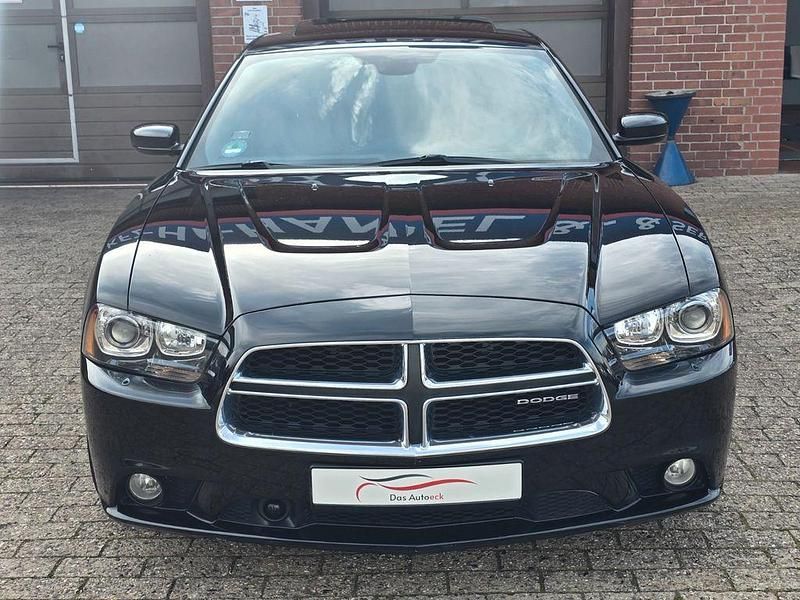 Second-hand Dodge Charger 373 CP (274 kW) 2011 Negru Berlinǎ