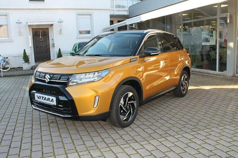Gold Neu 2025 Suzuki Vitara Comfort+ SUV | 27.990 € (Etwas zu teuer) - Bild 1/4