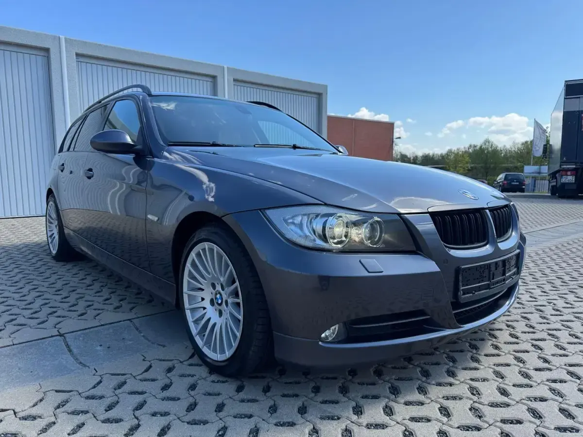 Gebraucht BMW 330 272 PS (200 kW) 2007 Grau Kombi