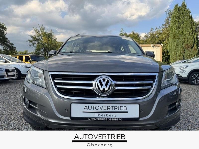 Grau Gebraucht 2009 VW Tiguan SUV | 11.990 € (Teuer) - Bild 1/4