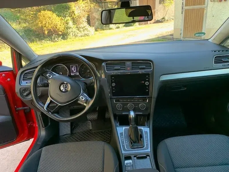 Gebraucht VW Golf VII Comfortline 116 PS (85 kW) 2019 Rot Kombi