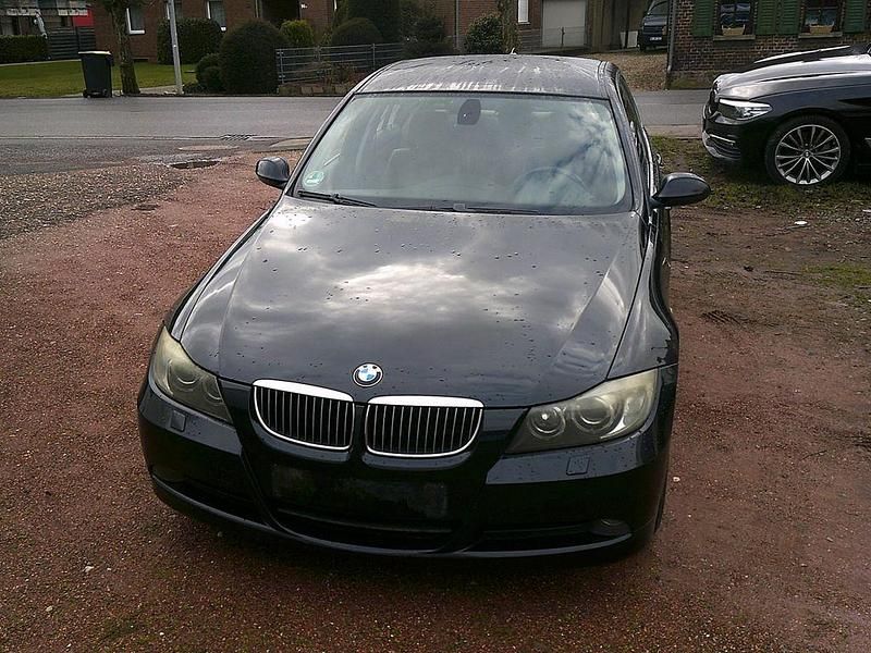 Gebraucht BMW 325 218 PS (160 kW) 2008 Schwarz Limousine