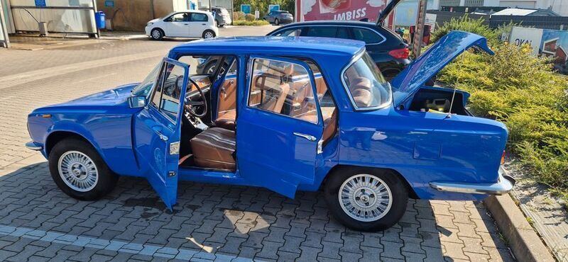 Blau Gebraucht 1977 Alfa Romeo Giulia Super Limousine | 21.599 € - Bild 1/4