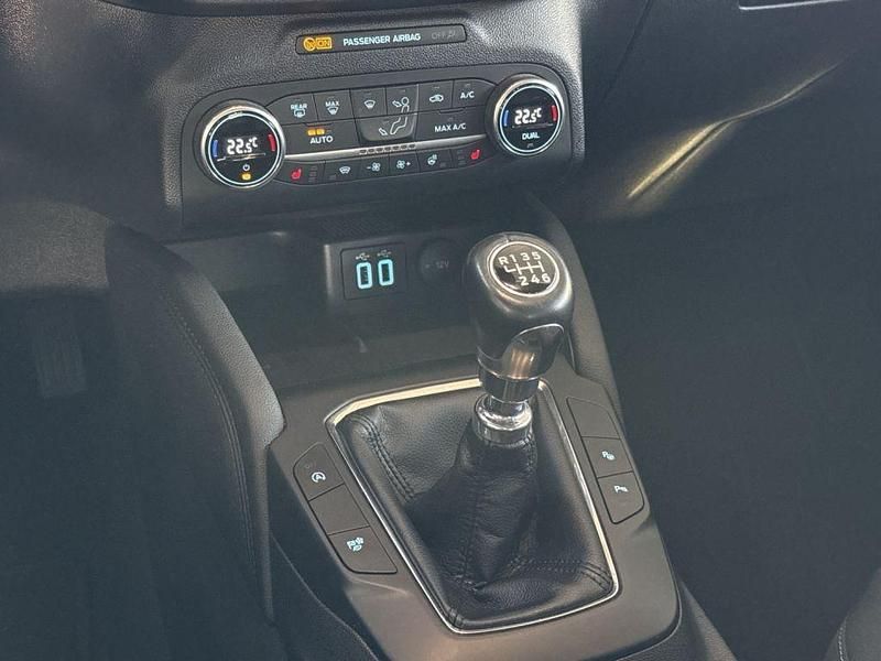 Gebraucht Ford Kuga Titanium 150 PS (110 kW) 2021 Rot SUV