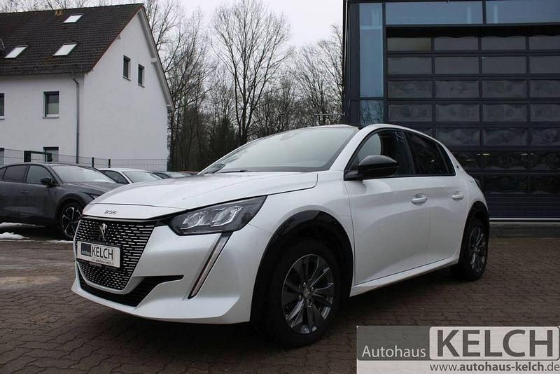 Gebraucht Peugeot e-208 Allure 100 kW (136 PS) 2022 Weiß Kleinwagen