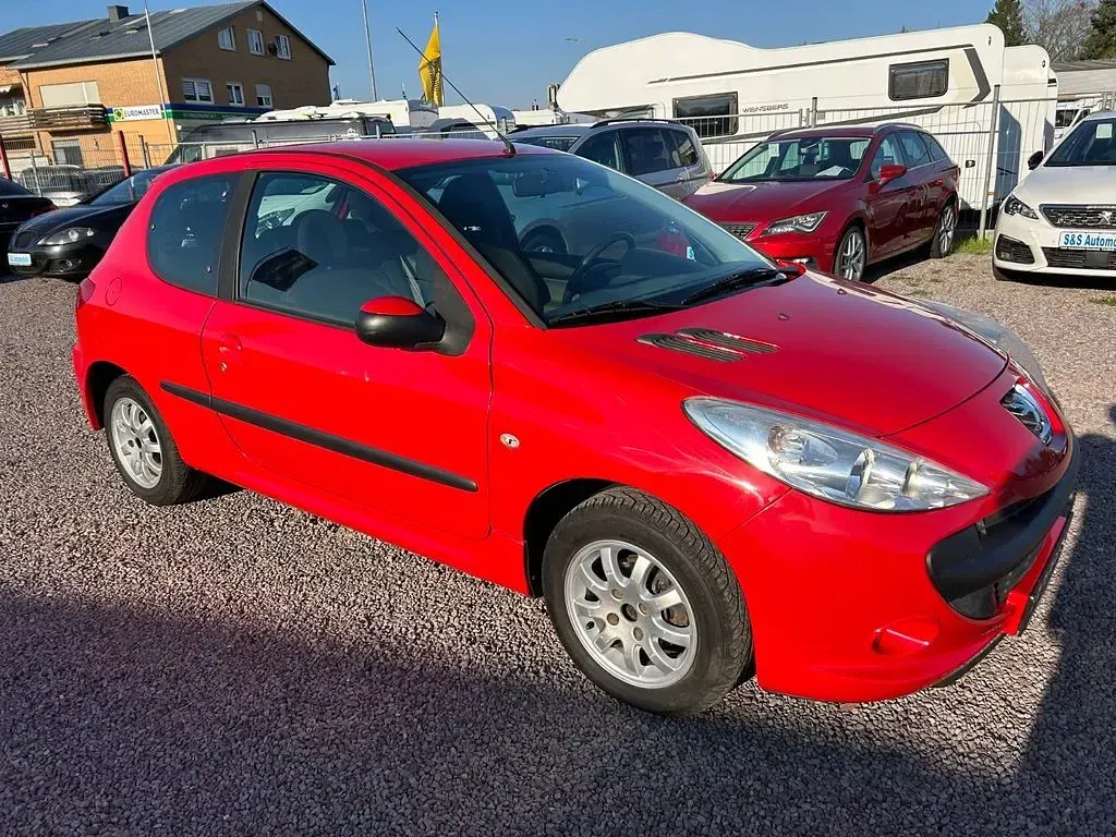 Gebraucht Peugeot 206+ Basis 60 PS (44 kW) 2011 Rot Kleinwagen